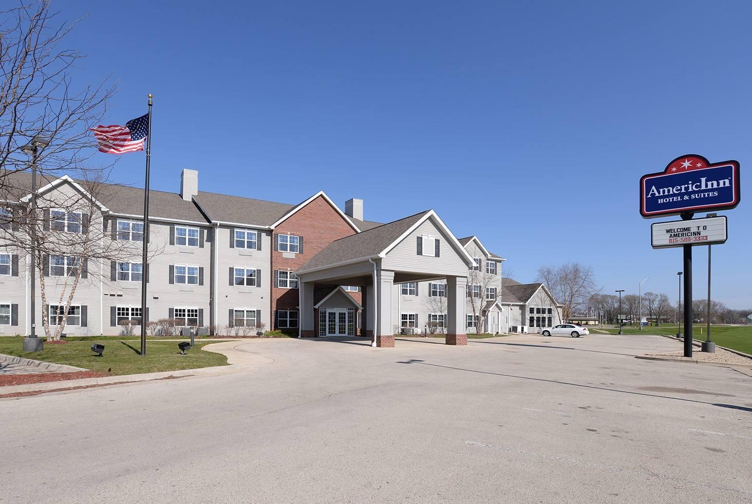 Americinn By Wyndham Fulton Clinton Exterior photo